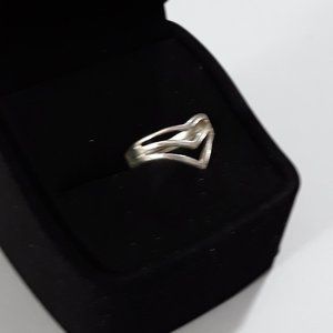 Triple Chevron Ring Size 7 Excellent Condition 925